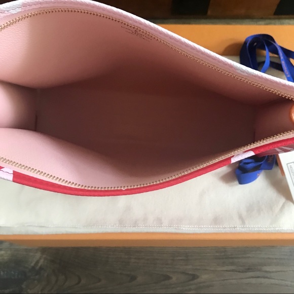 ❌SOLD❌Louis Vuitton Giant Toiletry Pouch - Picture 6 of 8